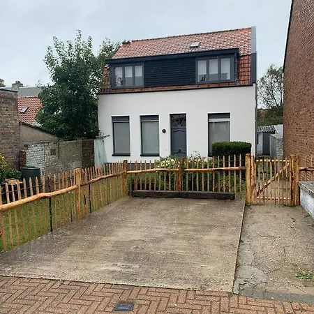 Holiday home Charmante Vakantiewoning Nabij Strand En Plopsaland